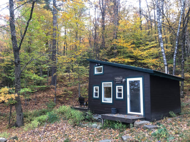 Découvrez quelques exemples de maison Novappart’ aux styles classiques, modernes et même naturel pour se fondre dans un environnement boisé.