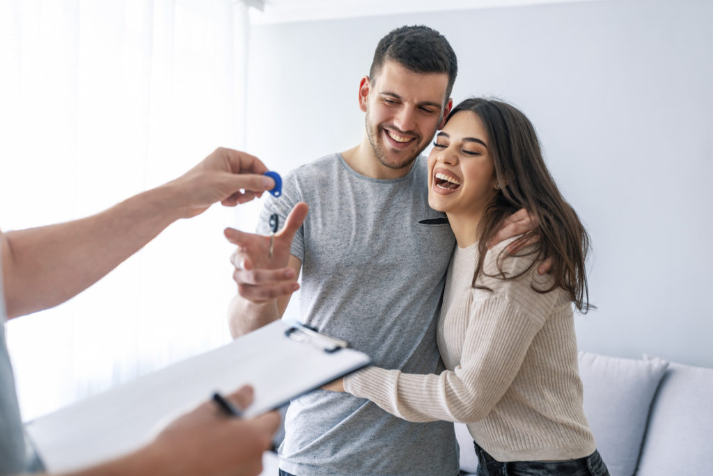 Pour votre confort personnel, votre profession libérale, l’indépendance de votre enfant ou la location, les maisons appart’ se fondent dans votre espace pour offrir une utilité et une rentabilité exceptionnelles.